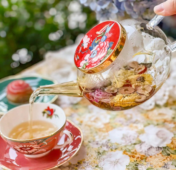 So Sánh Ấm Trà Thủy Tinh Và Ấm Trà Sứ Xương