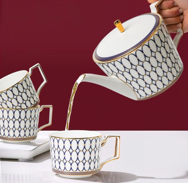 So Sánh Ấm Trà Thủy Tinh Và Ấm Trà Sứ Xương