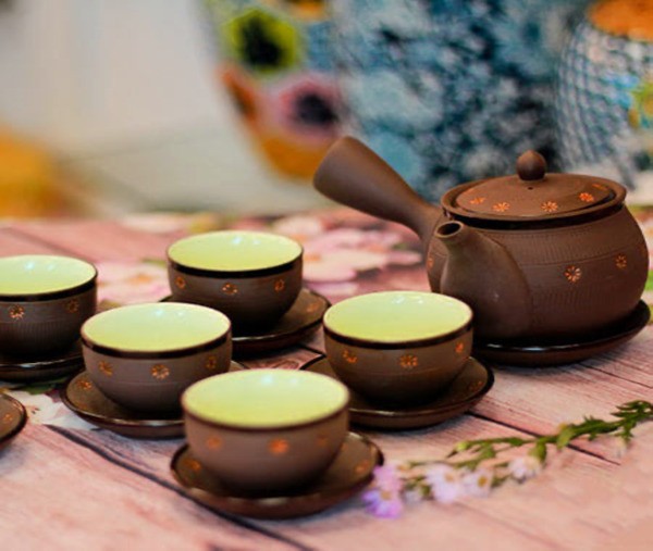 Hướng Dẫn Phân Biệt Gốm Sứ Anh Và Gốm Sứ Việt Nam Theo Ý Kiến Của Chuyên Gia