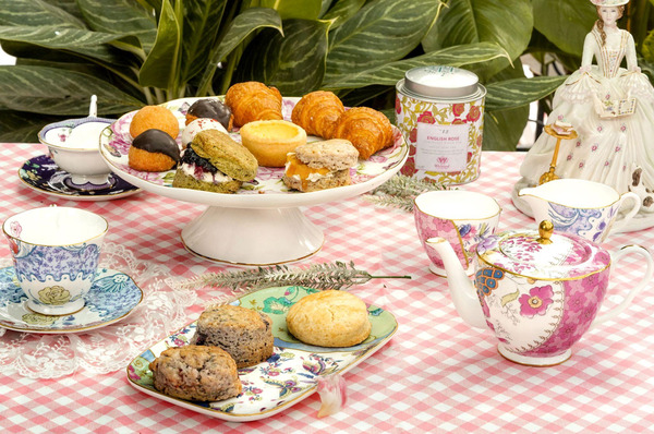 Tạo Không Gian Đậm Chất Anh Quốc Cho Buổi Tiệc Trà Chiều