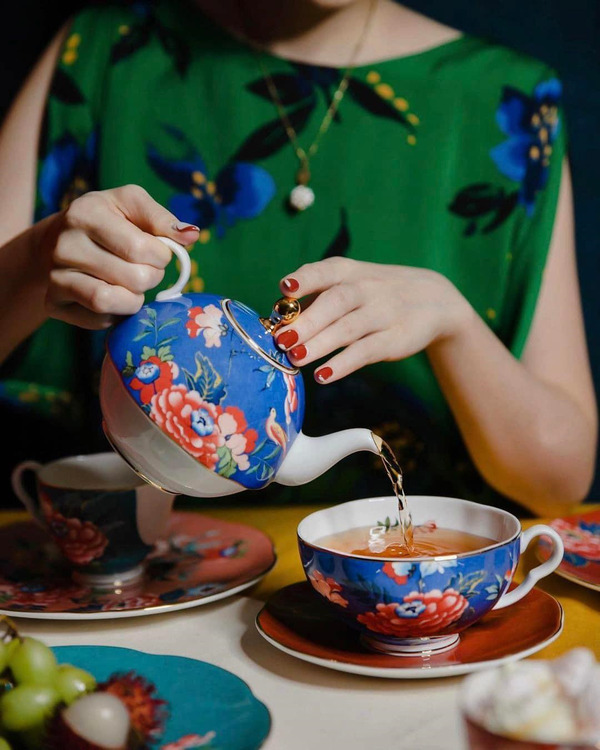 Màu Sắc Tách Trà Anh Ảnh Hưởng Thế Nào Đến Trải Nghiệm Trà Chiều ?