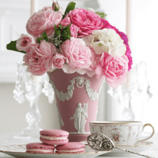 Gợi Ý Trang Trí Hoa Trên Bàn Tiệc Trà Chiều Kiểu Anh