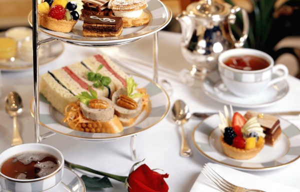 Tổ chức trà chiều kiểu Anh gia chủ cần chú ý gì?