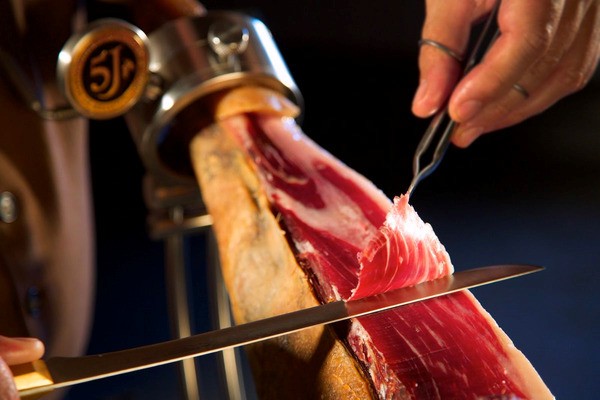 5 Lý Do biến đùi heo muối Iberico trở thành món ăn cao cấp nhất thế giới