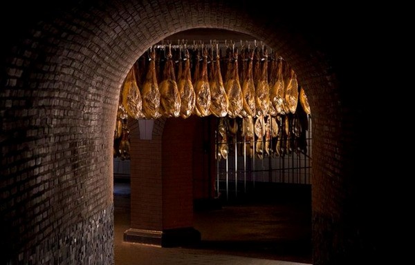 5 Lý Do biến đùi heo muối Iberico trở thành món ăn cao cấp nhất thế giới