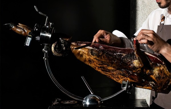 Khám phá quy trình ủ muối đùi heo muối Tây Ban Nha