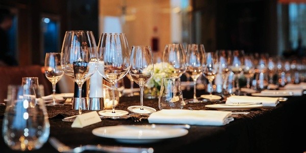 Báo Dân Trí: WINECELLAR.vn đưa thương hiệu gốm sứ Anh Quốc cao cấp vào Việt Nam