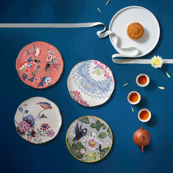 Món quà 4 đĩa tròn Wedgwood với diện mạo thu hút khiến người yêu gốm Anh thích thú