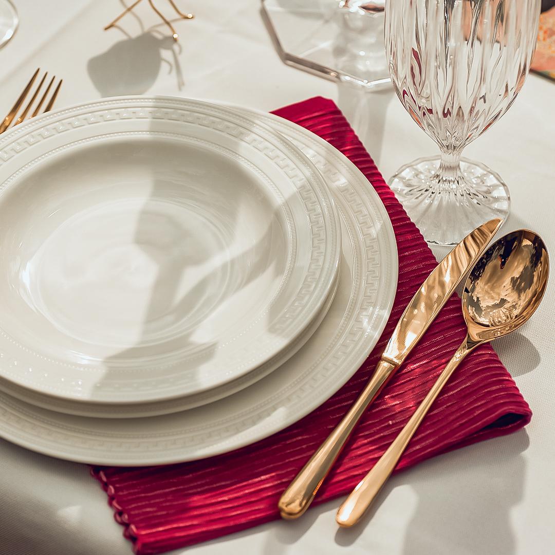 Xác định phong cách tiệc và lựa chọn bộ bàn ăn phù hợp