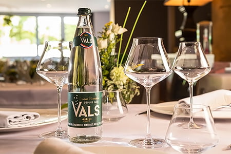 Nước khoáng nhập khẩu Vals