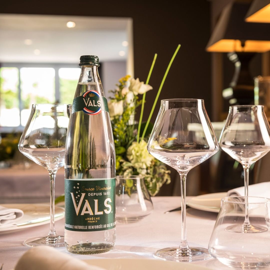 Hương vị tinh khiết của Vals đến từ quy trình sản xuất và đóng chai tự nhiên